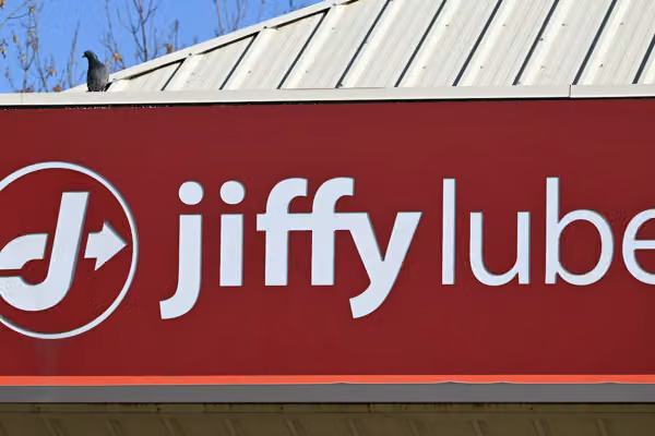 Mom allegedly abandons her infant daughter at Jiffy Lube — then things get downright dangerous