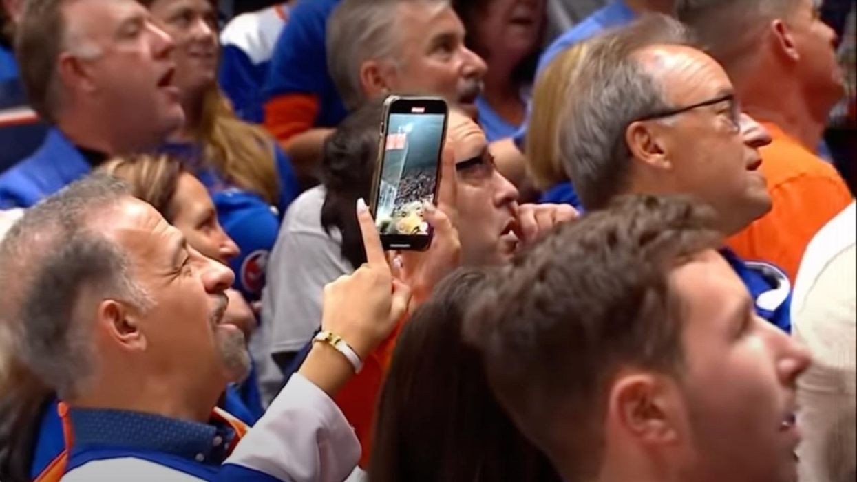 More than 13,000 American hockey fans deliver unforgettable, stirring rendition of 'Star-Spangled Banner'