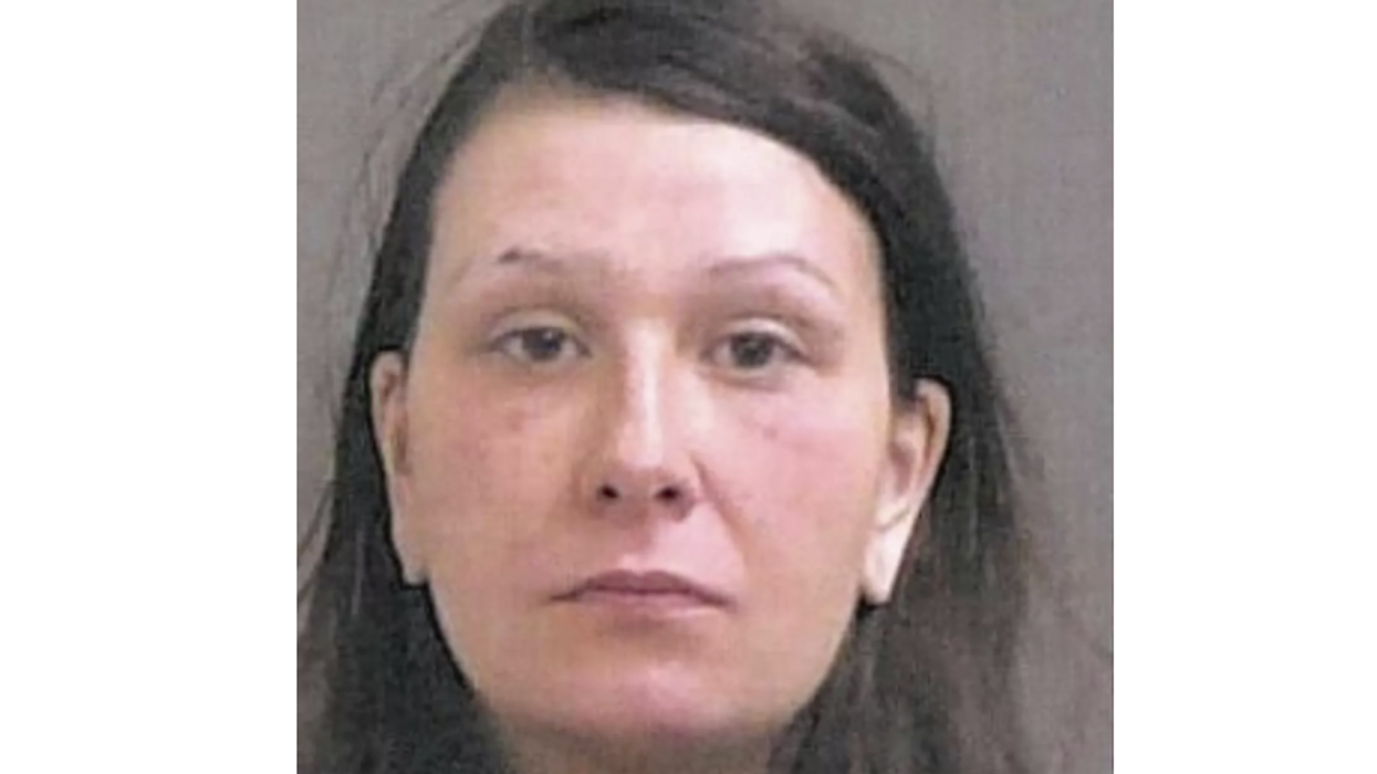 Mother allegedly leaves her 9-day-old newborn, 1-year-old alone to go to bar; infant reportedly found covered in feces, urine