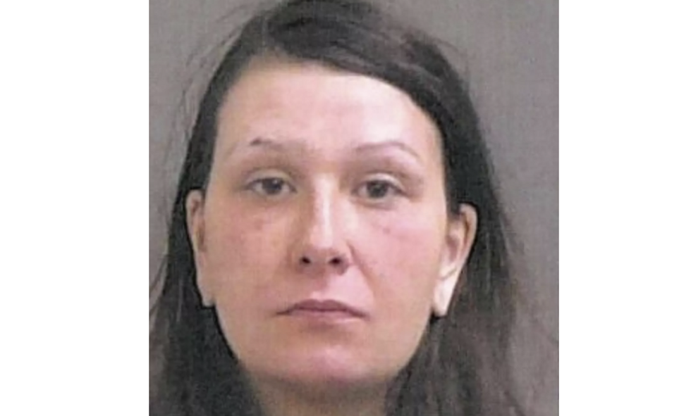 Mother allegedly leaves her 9-day-old newborn, 1-year-old alone to go to bar; infant reportedly found covered in feces, urine