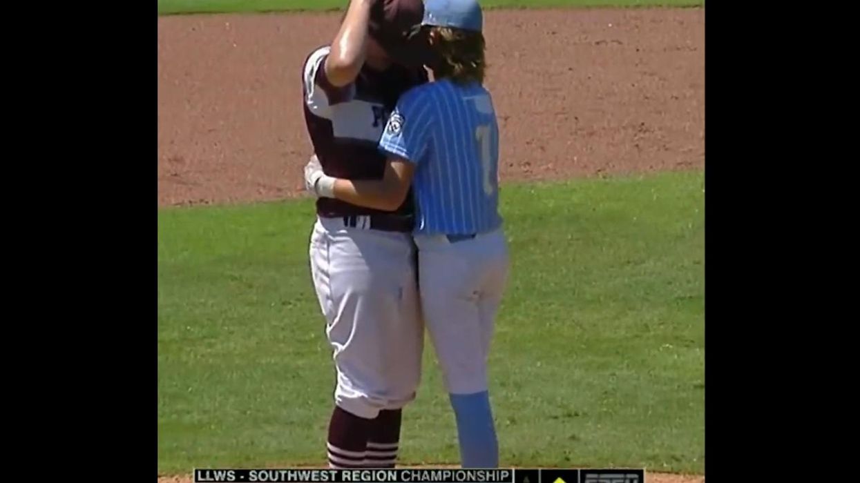 'Much bigger than baseball': Good sportsmanship melts hearts at Tulsa little league game