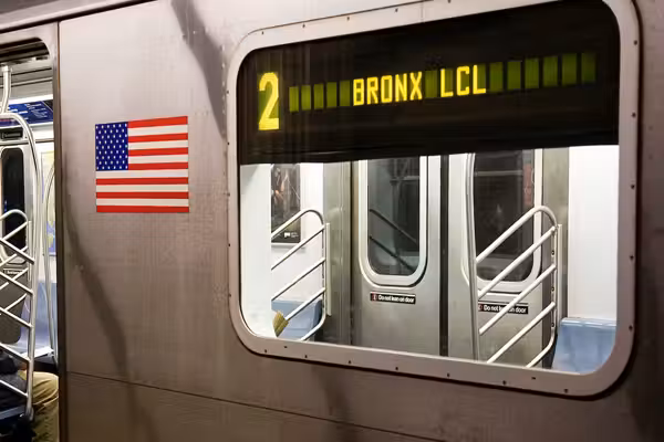 Mugger slashes teen in face, steals his phone — but victim grabs knife from mugger and fights back in brutal fashion: Report