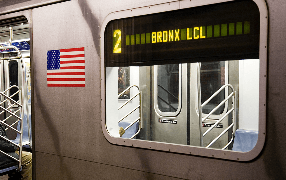 Mugger slashes teen in face, steals his phone — but victim grabs knife from mugger and fights back in brutal fashion: Report