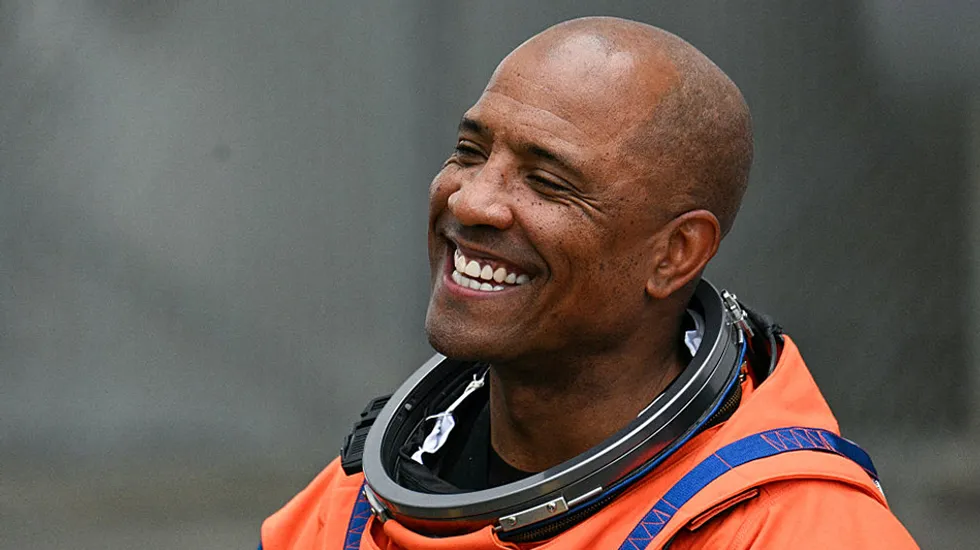 NASA's Victor Glover shares gospel as he circles dark side of the moon: 'Love God with all that you are'