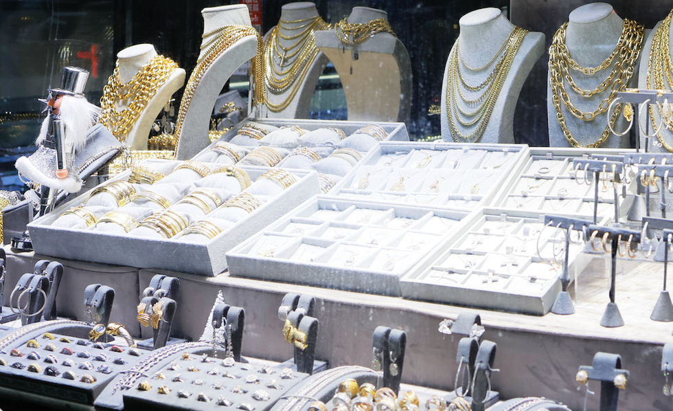 Nearly 25 thugs smash up jewelry store with crowbars, pickaxes, steal $1 million in merch — but tech helps police battle back