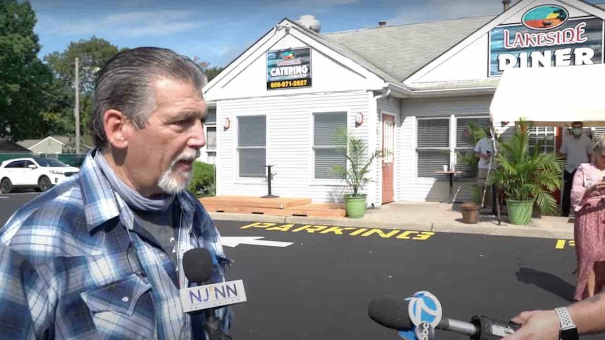 New Jersey diner owner refuses to stop indoor service