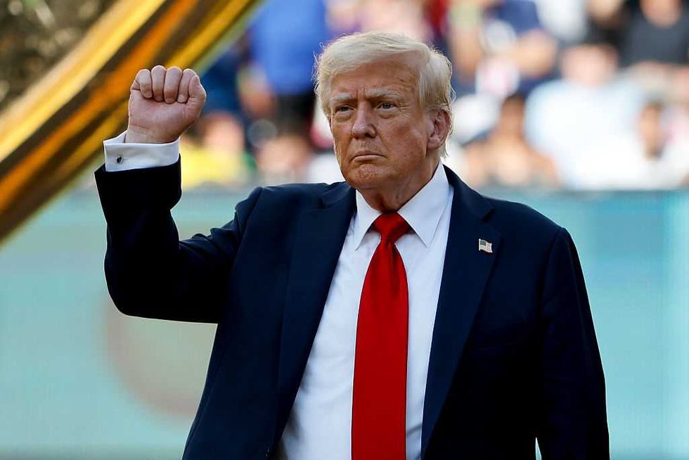New poll shows Trump is beating Obama and Bush, winning over Americans
