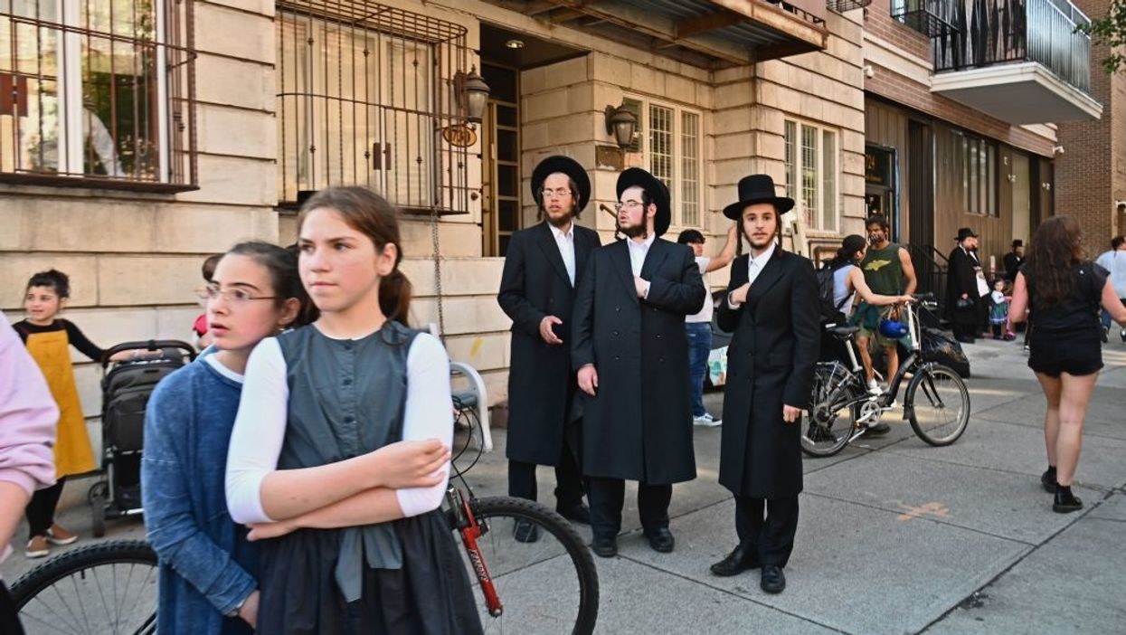 New York City reporters repeatedly attempt to get Jewish school shut down