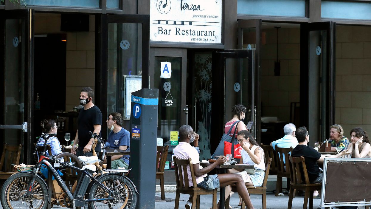 New York City sidewalk dining