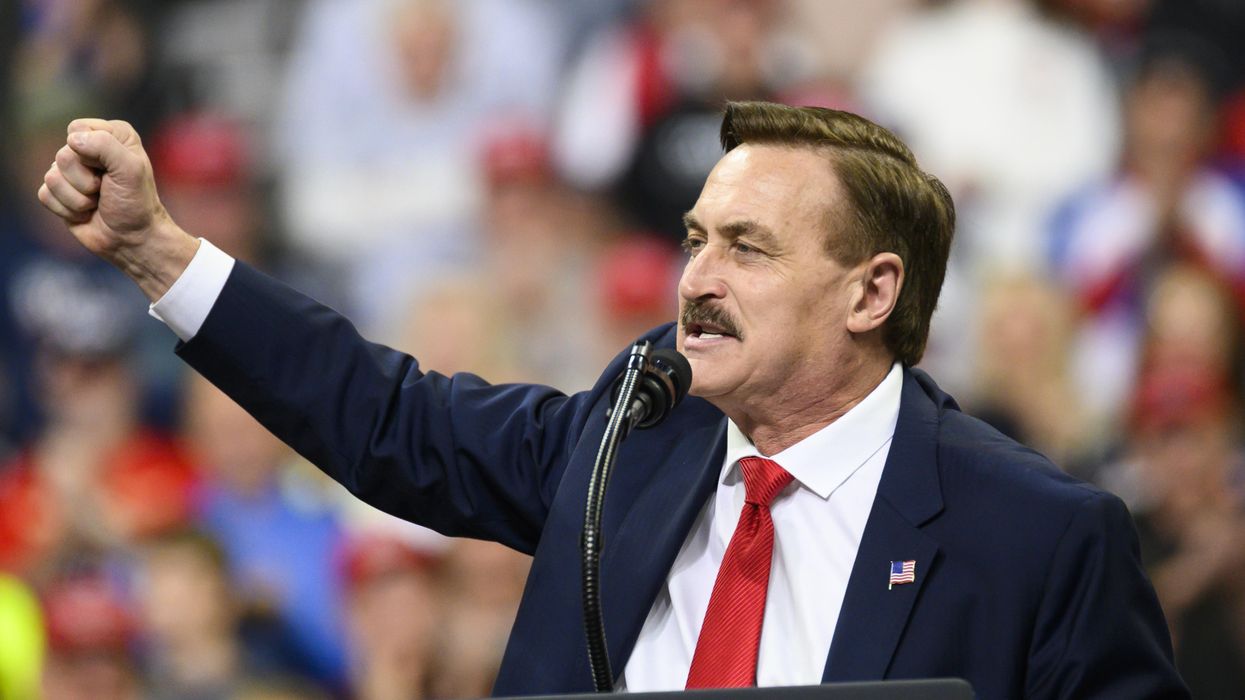 Newsmax anchor forced to apologize to MyPillow CEO Mike Lindell after disastrous appearance