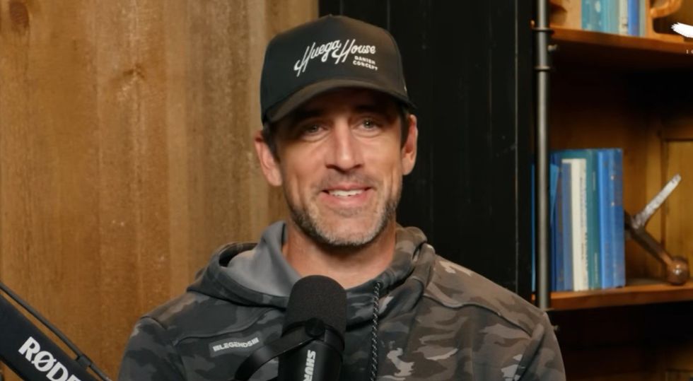 &apos;Nobody can control me&apos;: Aaron Rodgers responds to hit pieces from &apos;establishment&apos; that sees him as &apos;dangerous&apos;