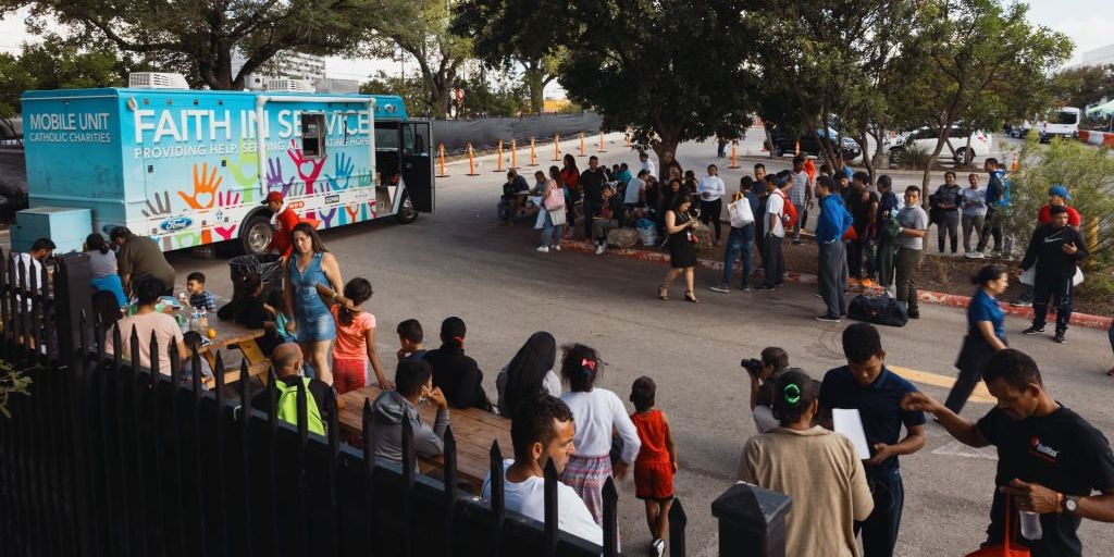 Nonprofit allegedly misuses taxpayer funds to buy illegal migrants plane tickets to 'destination of their choice' - Vimarsana News