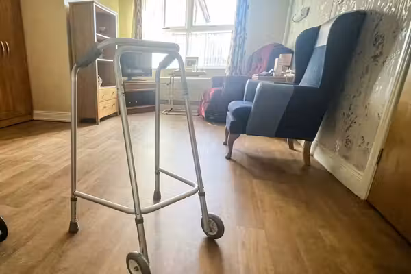 Note saying 'Call the police' leads to arrest of elderly man's live-in caretaker, police say