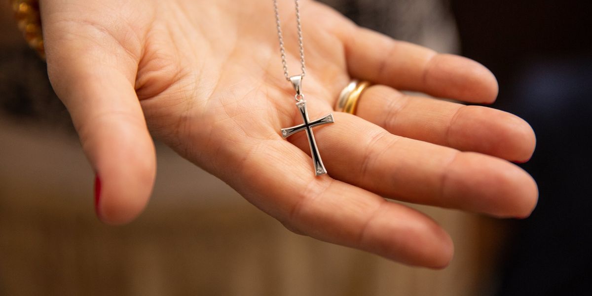 NY Times discovers cross necklaces — then things get predictably absurd NY Times discovers cross necklaces — then things get predictably absurd