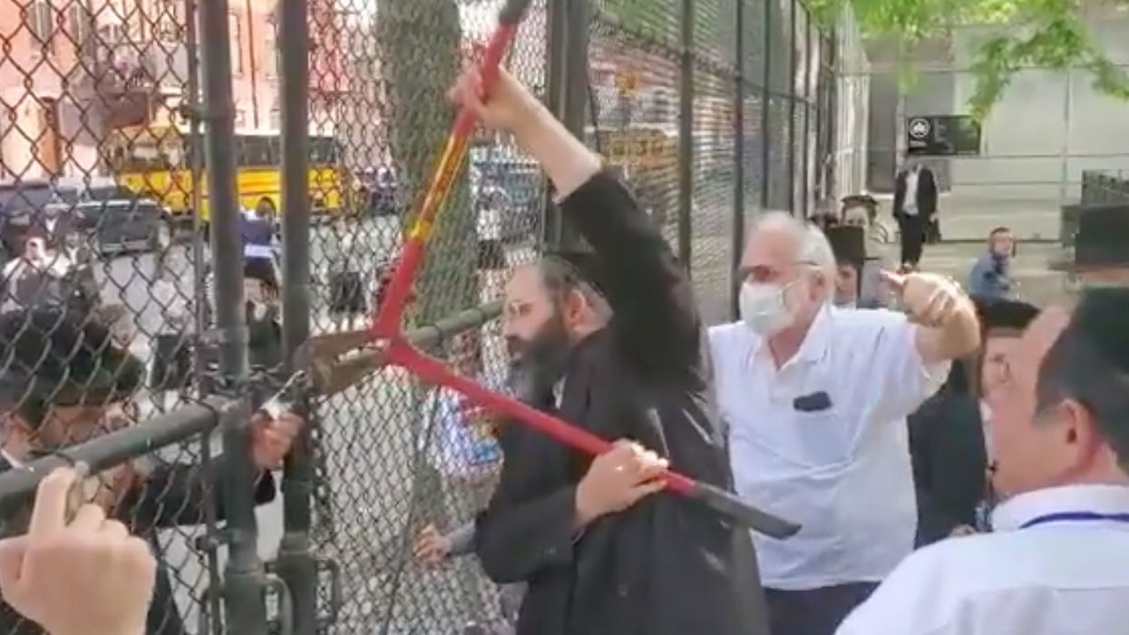 NYC workers weld gates shut at park in Jewish community over social distancing — so they cut the lock in defiance