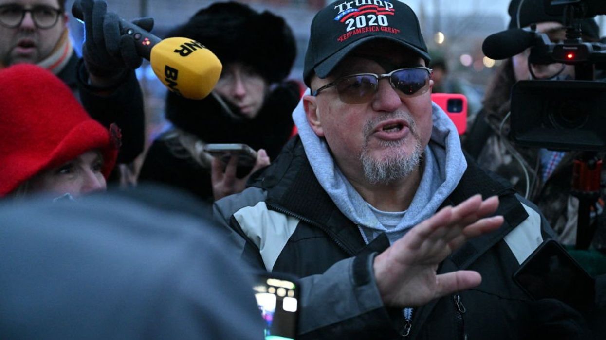 Oath Keepers founder Stewart Rhodes seeking presidential pardon