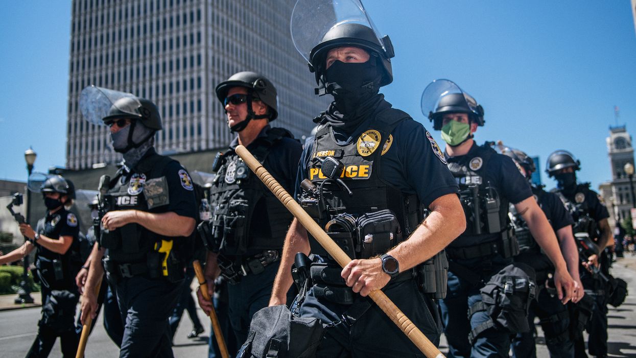 Officer involved in Breonna Taylor's death sends message to fellow officers slamming protesters, FBI: 'Don't put up with their s**t'