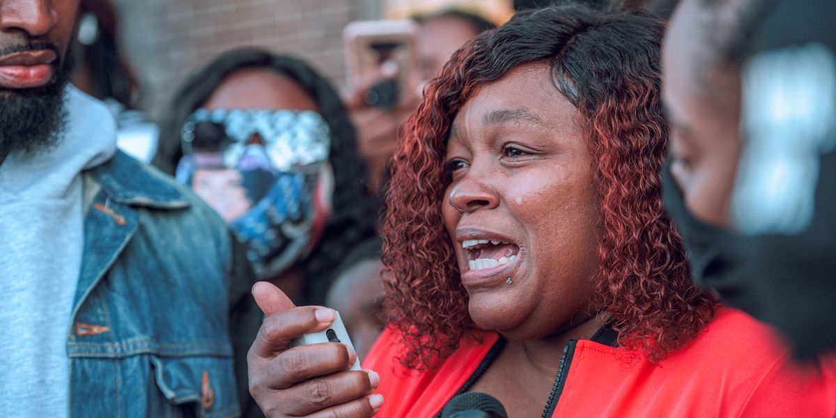 One officer charged in Breonna Taylor's death, mayor implements 72-hour curfew to limit potential riots | Blaze Media