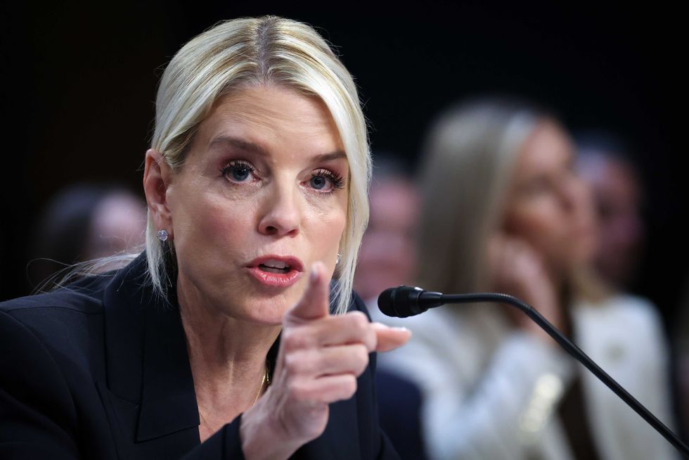 Pam Bondi presses Democrat over hypocritical demand: 'You sure didn't have order that day, did you, Senator?'