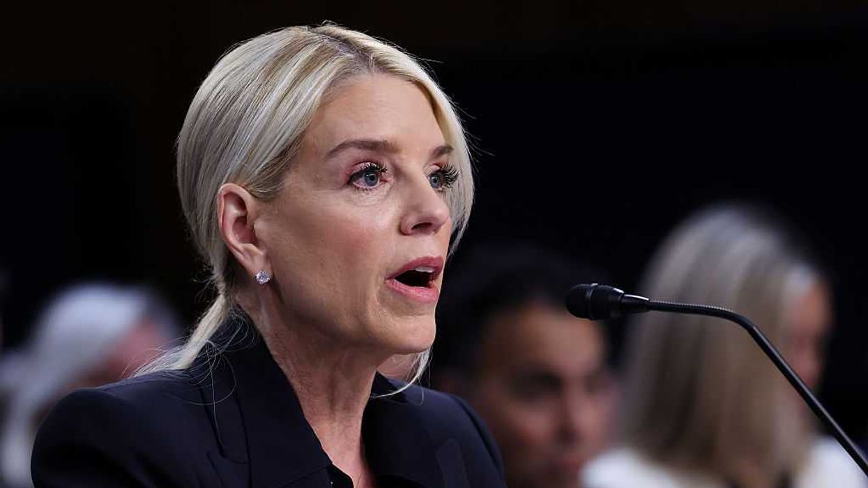Pam Bondi tears into Democratic senator: 'I wish you loved Chicago as much as you hate President Trump'