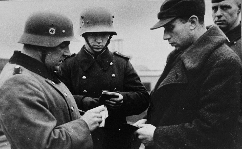 Papers please? The feds want to card you to use the internetâ€‹
