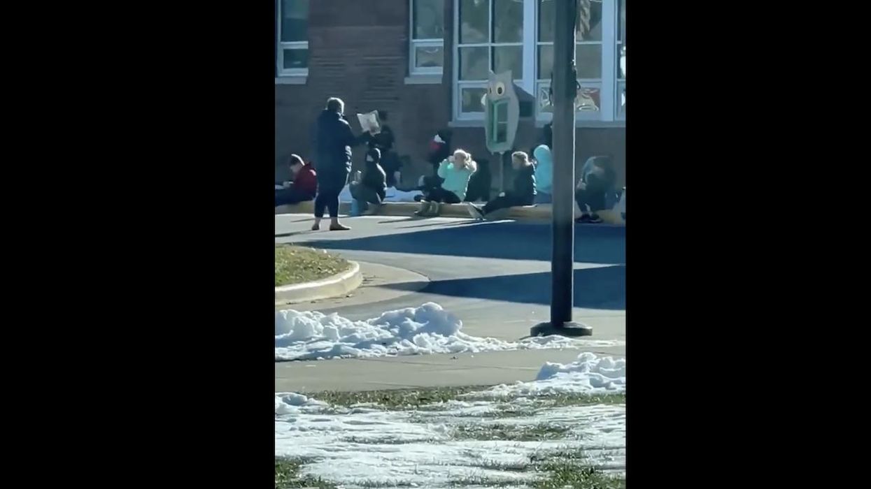 Parent group angry that 3rd-graders sat outside in freezing temps while teacher read to them. But district defends 'snack and mask break.'