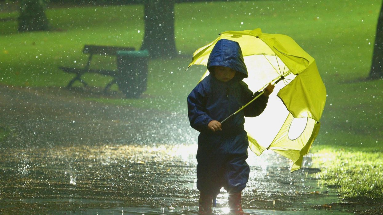 Parents furious after elementary school says to send kids in ‘warm jackets’ and ‘rain gear’ for COVID-mandated outdoor eating, forcing school to reverse course