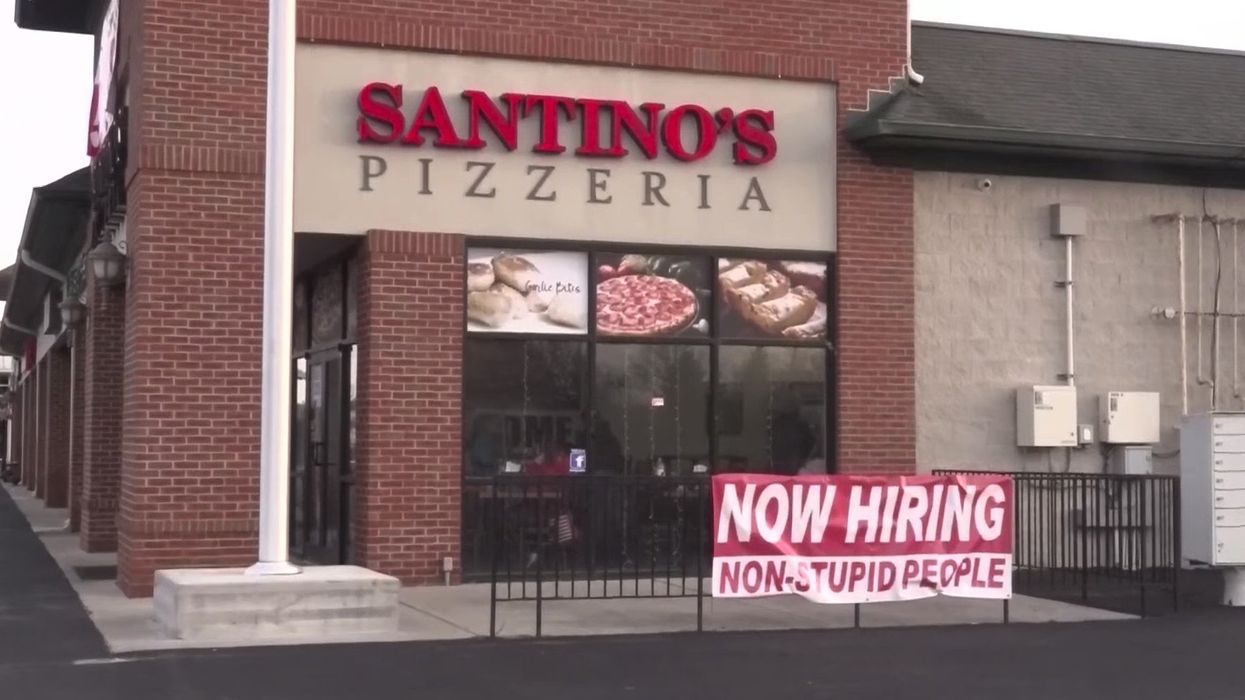 Pizza shop displays blunt hiring message in search for reliable employees in post-pandemic era: 'Non-stupid people'