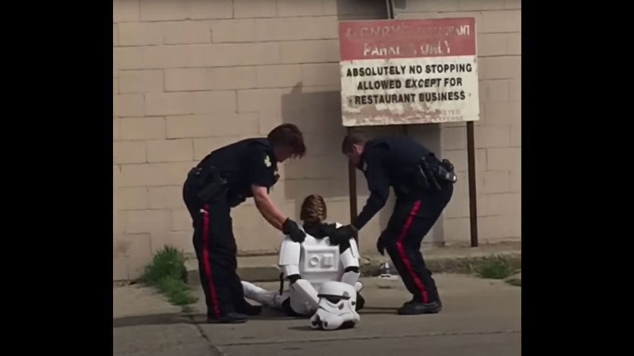 Police swarm woman in stormtrooper costume after people complain about plastic ‘Star Wars’ blaster