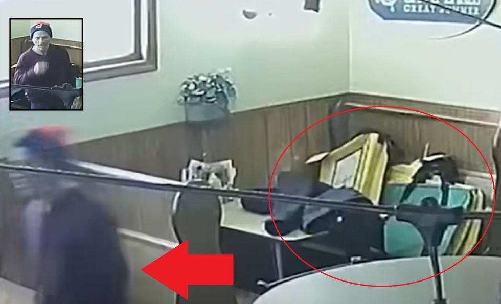 Poll manager in Ohio caught on video bringing blank ballots into bar‚ leaving them unattended