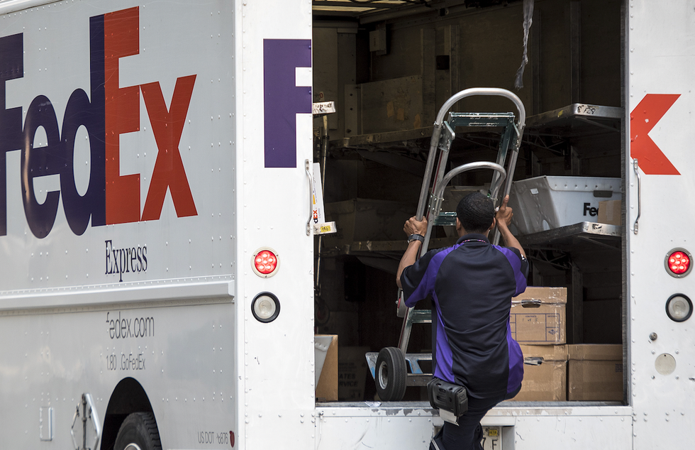 Porch pirate walks up to FedEx driver, claims he's homeowner, wants package — but wise driver steps up, flips script on crook