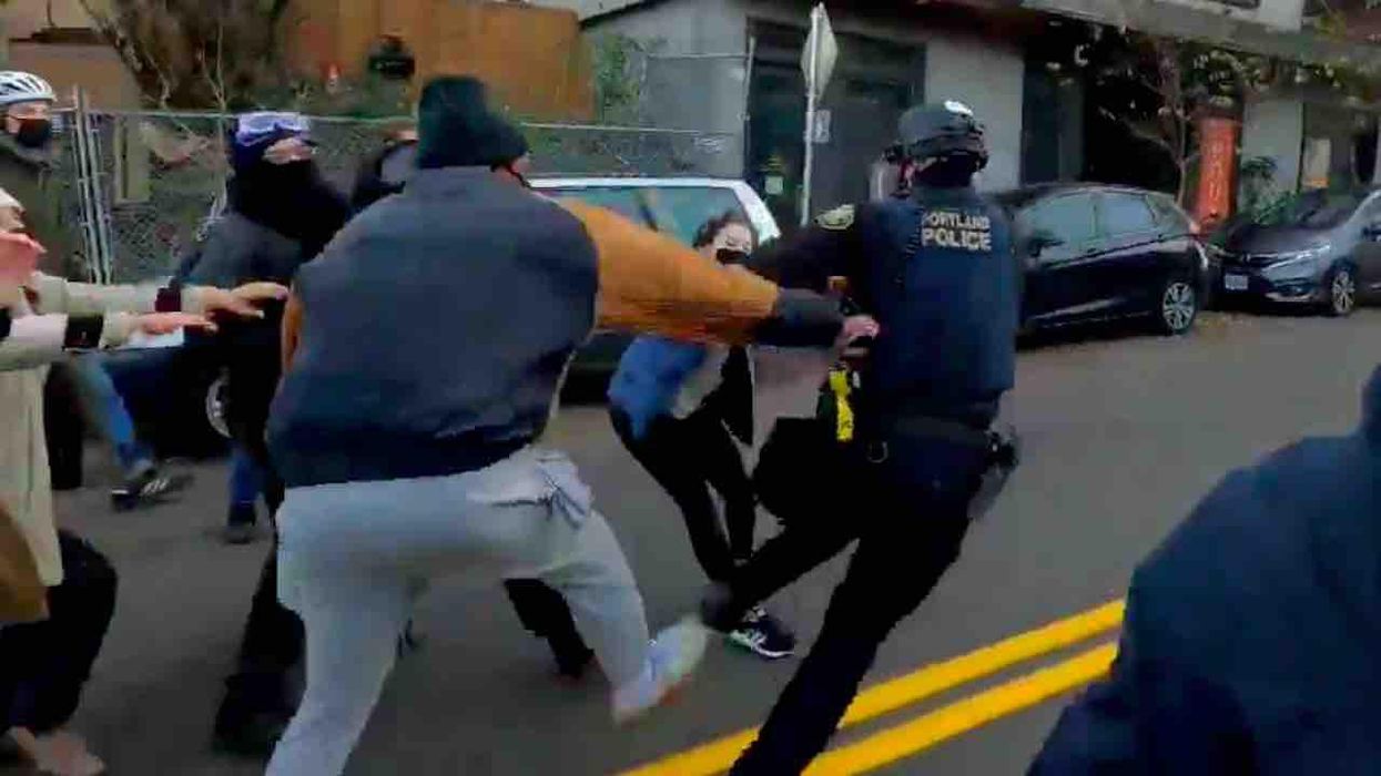 Portland cops run away from emboldened leftist mob physically attacking them over home foreclosure