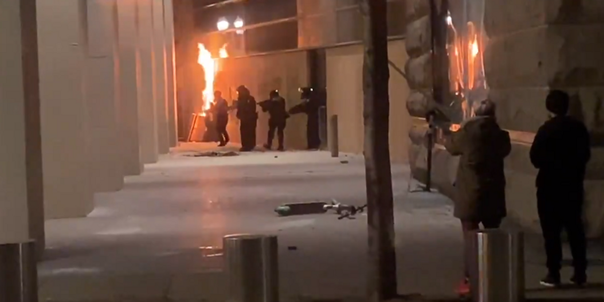 Portland rioters attack federal courthouse, set fires, and bash Biden: 'New president same imperialism' | Blaze Media