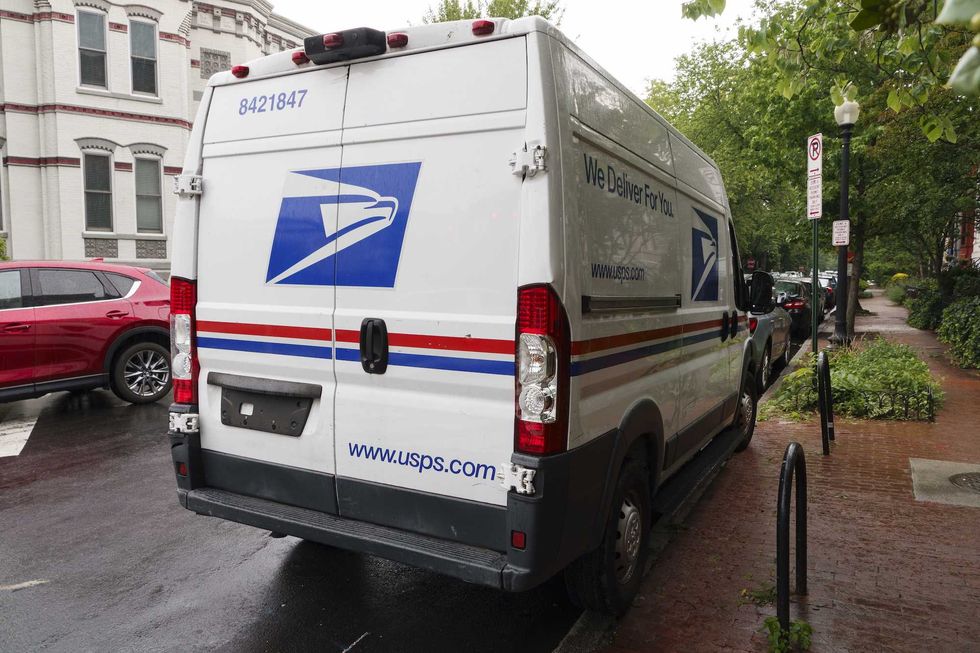 Postal worker allegedly tried to help detainee escape from ICE — and she was on duty at the time