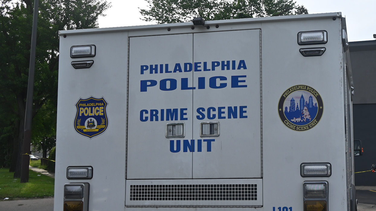 Pregnant woman allegedly struck in head several times, slammed into wall over seating — at kindergarten graduation: Cops