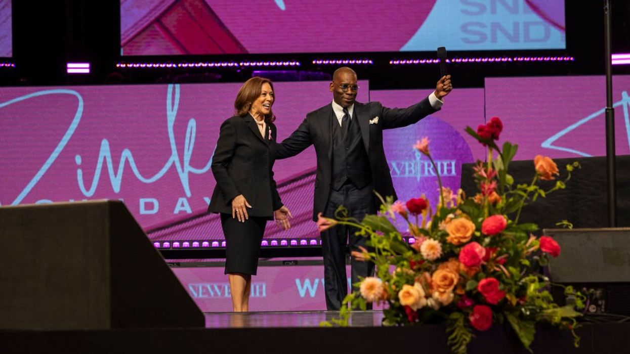 Pro-Farrakhan megachurch pastor attacks black Trump supporters with racist slurs after being triggered by White House event