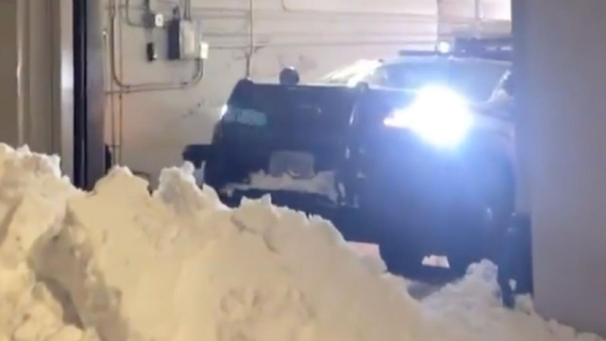 Protesters create large snow barrier outside precinct to prevent Seattle cops from responding to emergencies