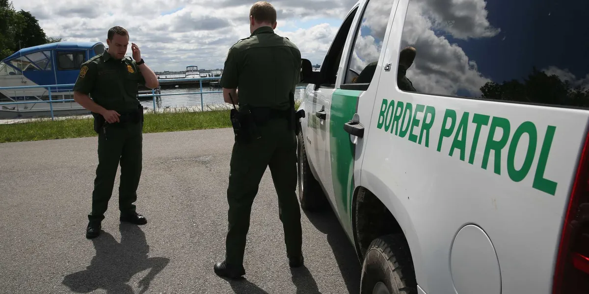Migrants Escape Border Patrol in New York After Protesters Intervene