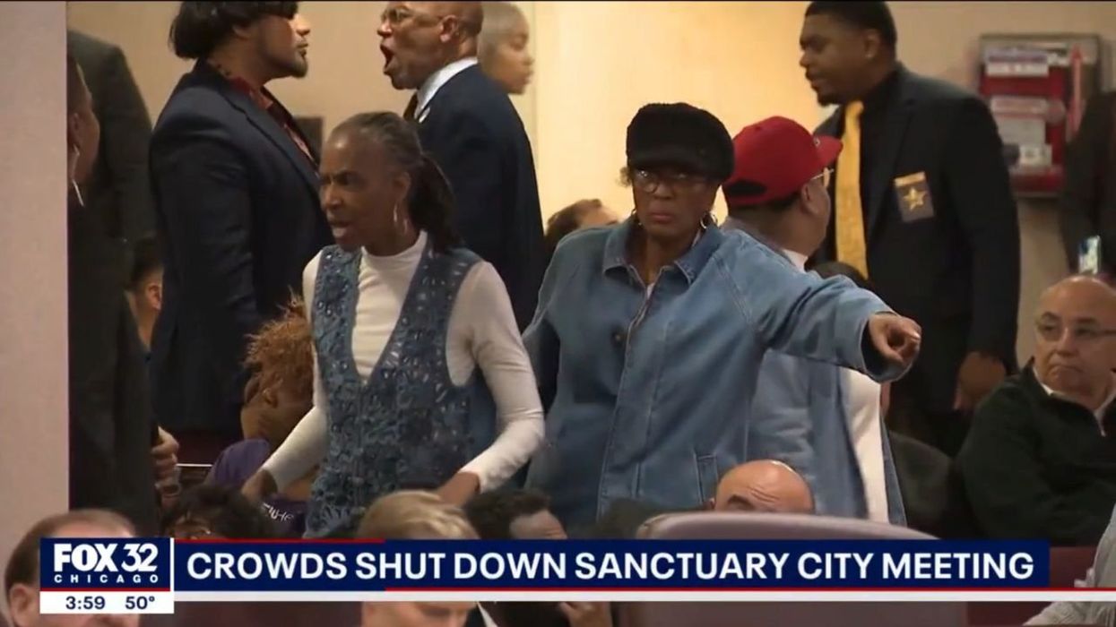Protesters take over, shut down Chicago City Council meeting regarding sanctuary city status