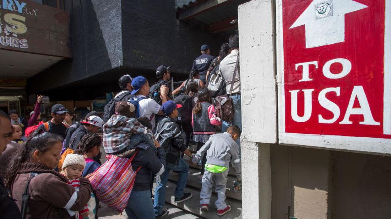 Report: Migrant asylum-seekers who test positive for COVID are being released in US