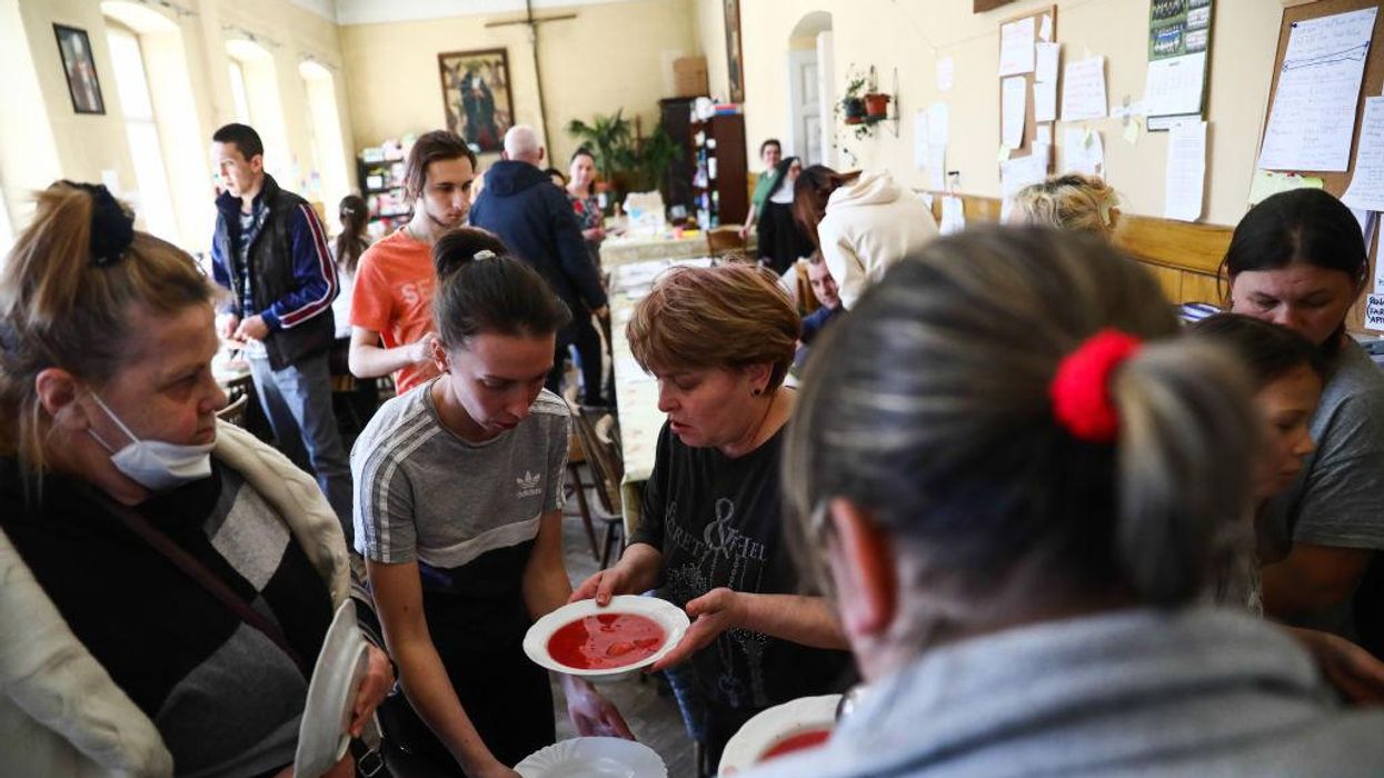 Reports: Christian missionaries under fire for sharing the gospel, handing out Bibles while giving aid to Ukrainian refugees