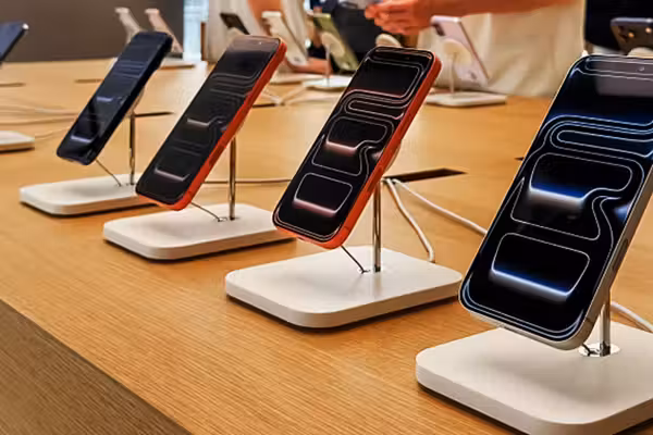 Republicans want to make your cell phone better — and freer