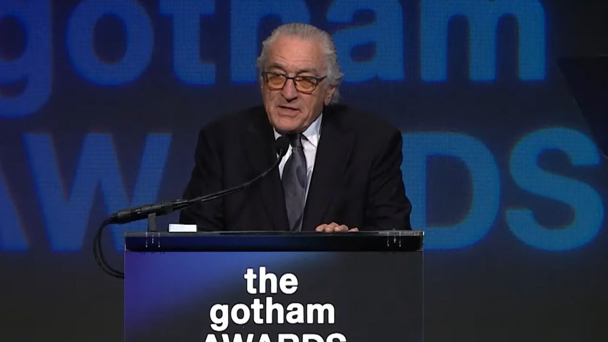Robert De Niro botches speech, bashes Trump, then lashes out at those he was there to thank