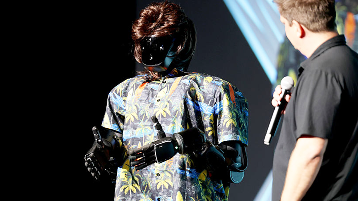 Robo-billionaire Palmer Luckey brings the 'hype' train to American manufacturing
