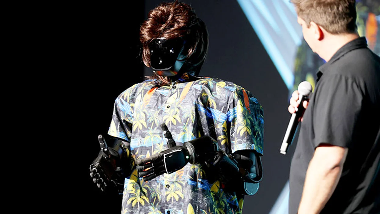 Robo-billionaire Palmer Luckey brings the 'hype' train to American manufacturing