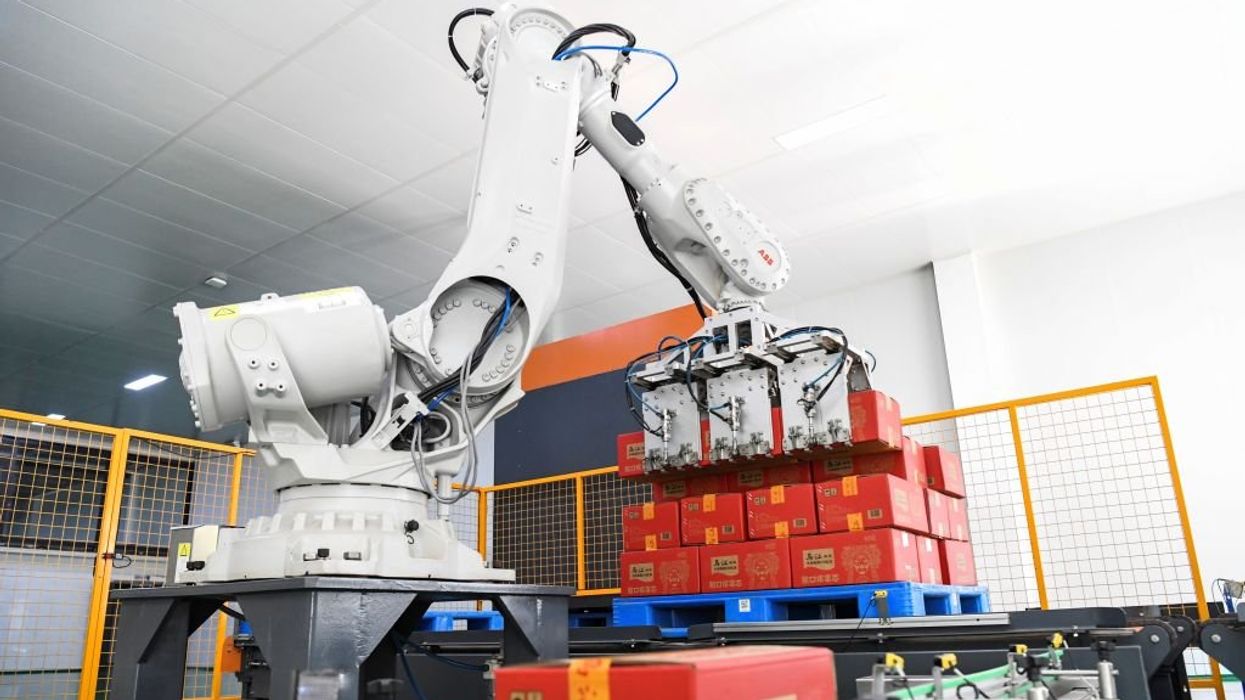 Robot grabs then brutally slaughters worker, allegedly mistaking him for a box of paprika