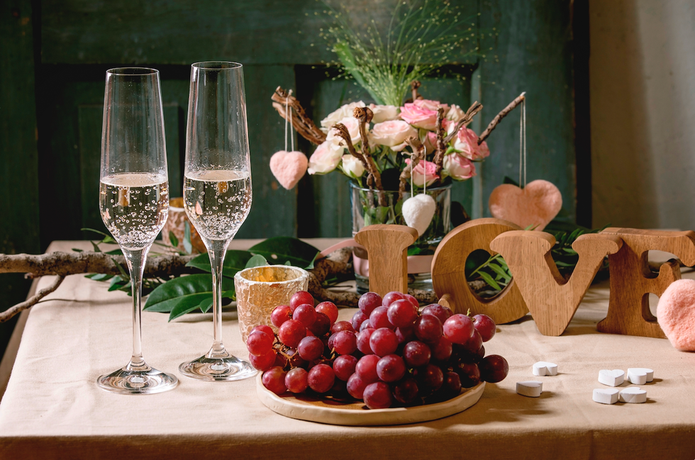 Roses, romance, and a rip-off: Raunchy 'Bonnie and Clyde' reportedly steal from Mon Chéri restaurant — after risqué romp