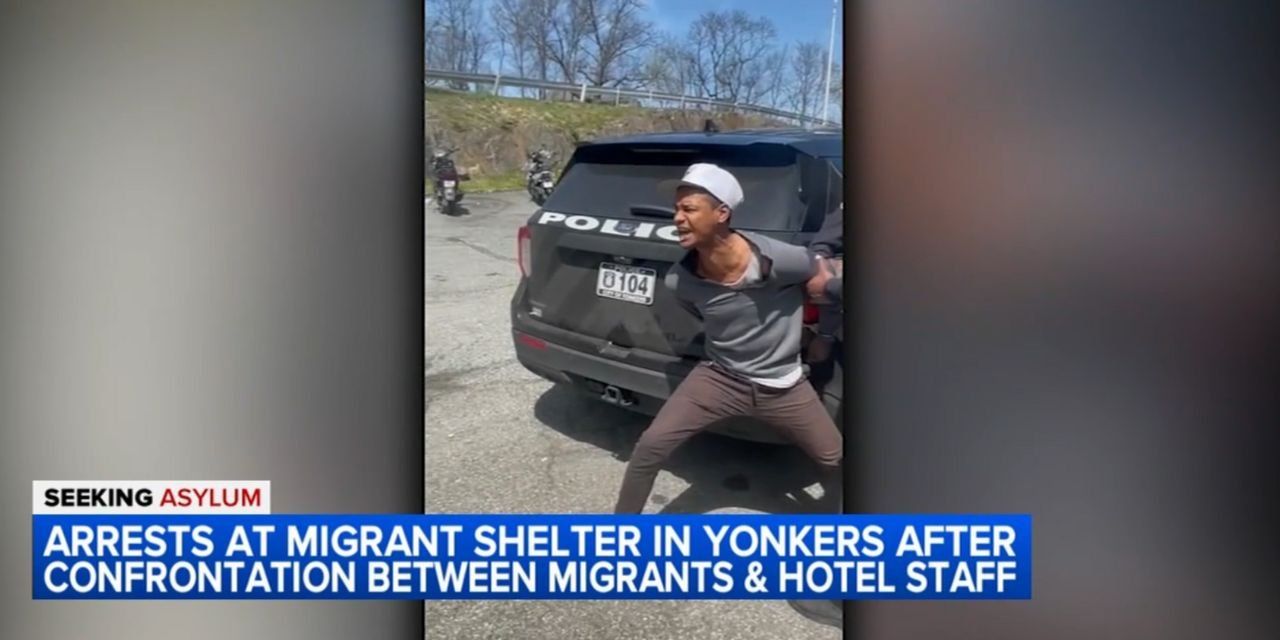 Rowdy migrants scuffle with police at New York hotel shelter after employee calls 911 on 'very violent' asylum-seeker - Vimarsana News