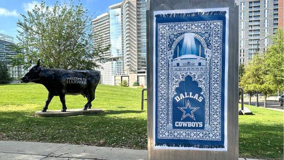 Sabo puts up 'prayer rug' posters protesting planned Muslim development in heart of Texas