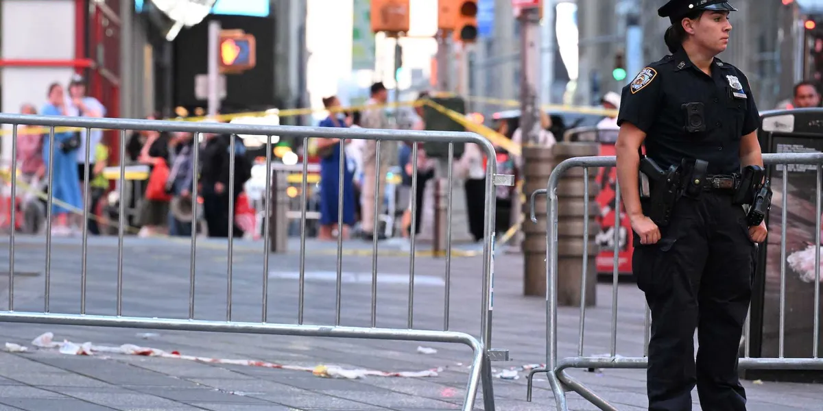 SAVAGE knife attack in Times Square ends with LETHAL police confrontation caught on video